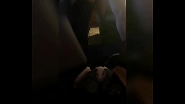 Хот МЈМ. Муж јебе девојку пред женом. Женина пичка се покваси, њене прљаве фантазије просто замајавају ум