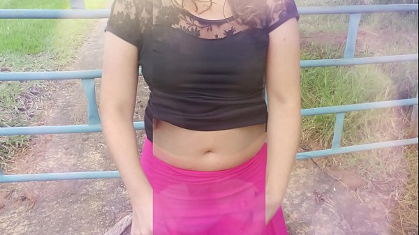 Игра на фарми, права кућна жена, кучка кучка и њен муж у дивљини