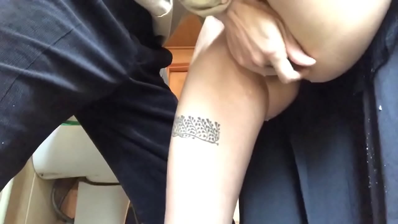 Шприц у школском купатилу, прави пенасти оргазам - мој учитељ је дао све од себе