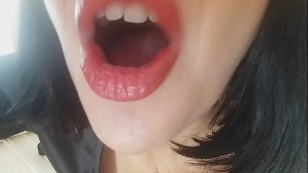 Душо, твоја маћеха те неће пустити данас у школу... Превише си ми потребна...