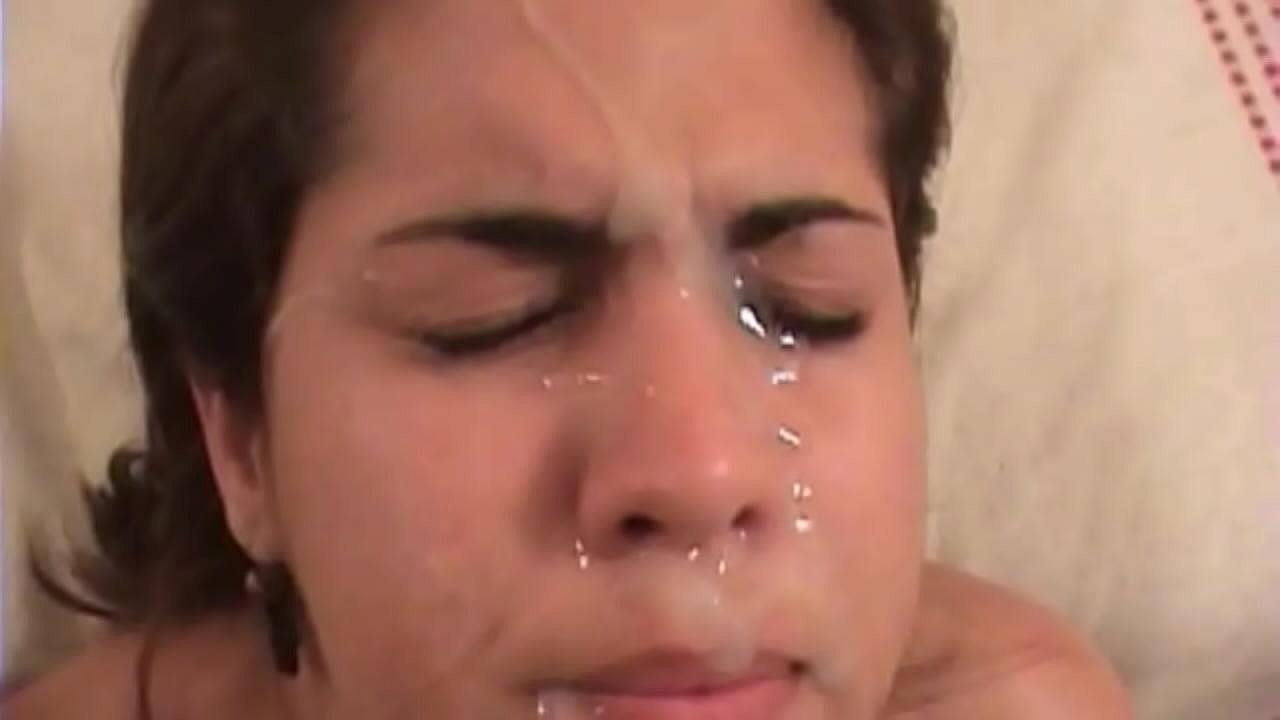 Лепа латино бринета има груб секс