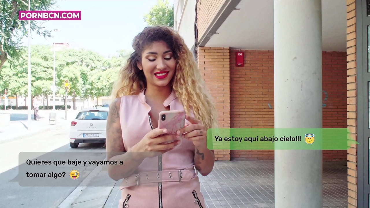 Неверна жена ће тешко да јебе свог младог љубавника док јој муж ради. Латина са сисама и великим дупетом. Венера Афродита.